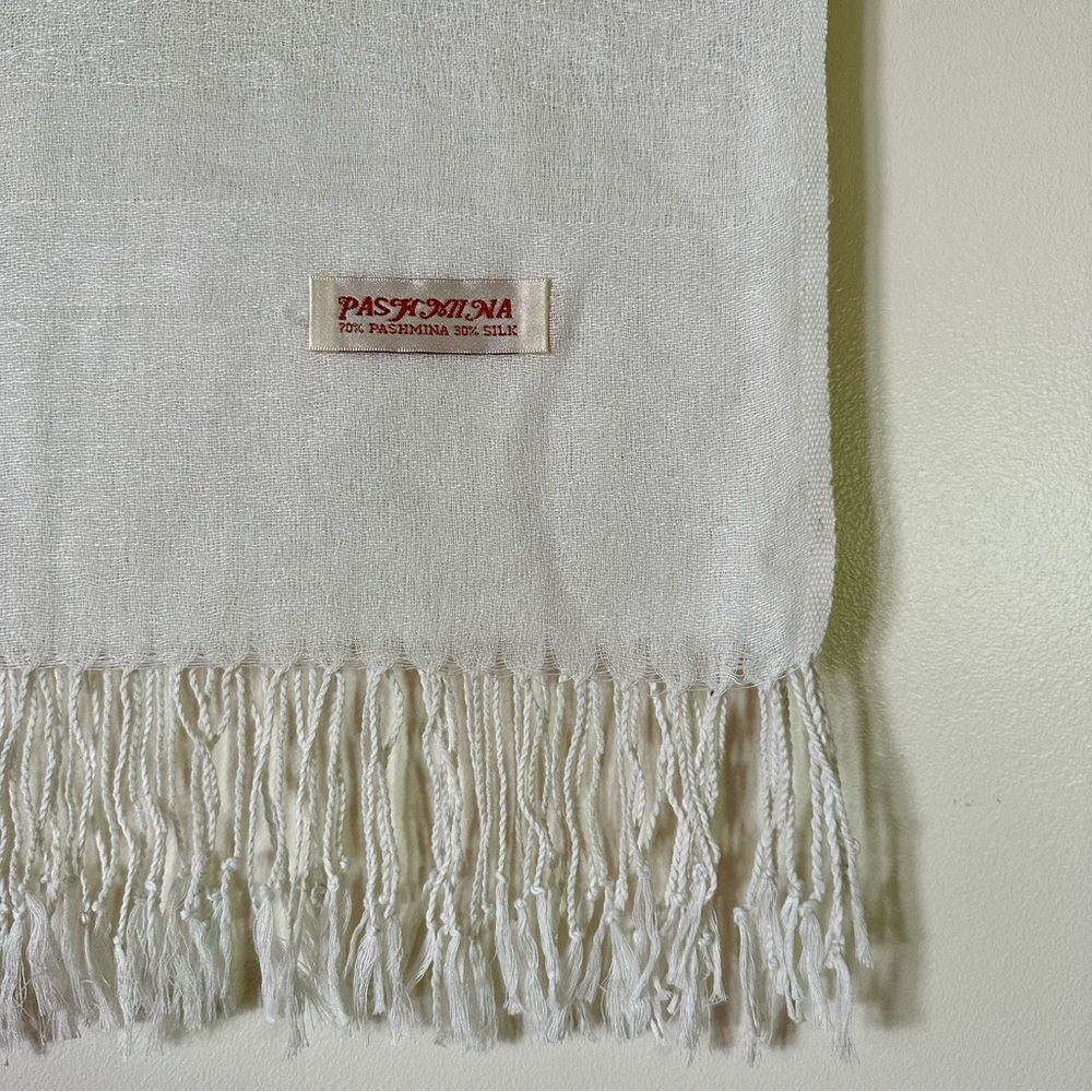 💕 Host Pick 💕 70% Pashmina 30% Silk Scarf - Picture 3 of 4
